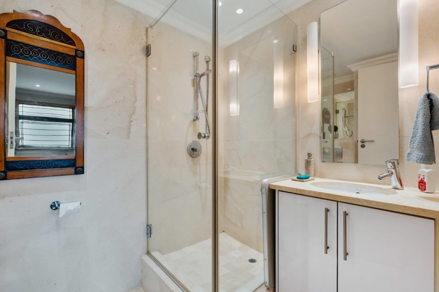 3 Bedroom Property for Sale in Sea Point Western Cape